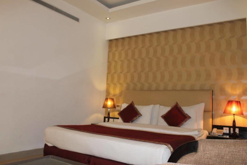 Omega Residency Hotel New Delhi Exterior photo