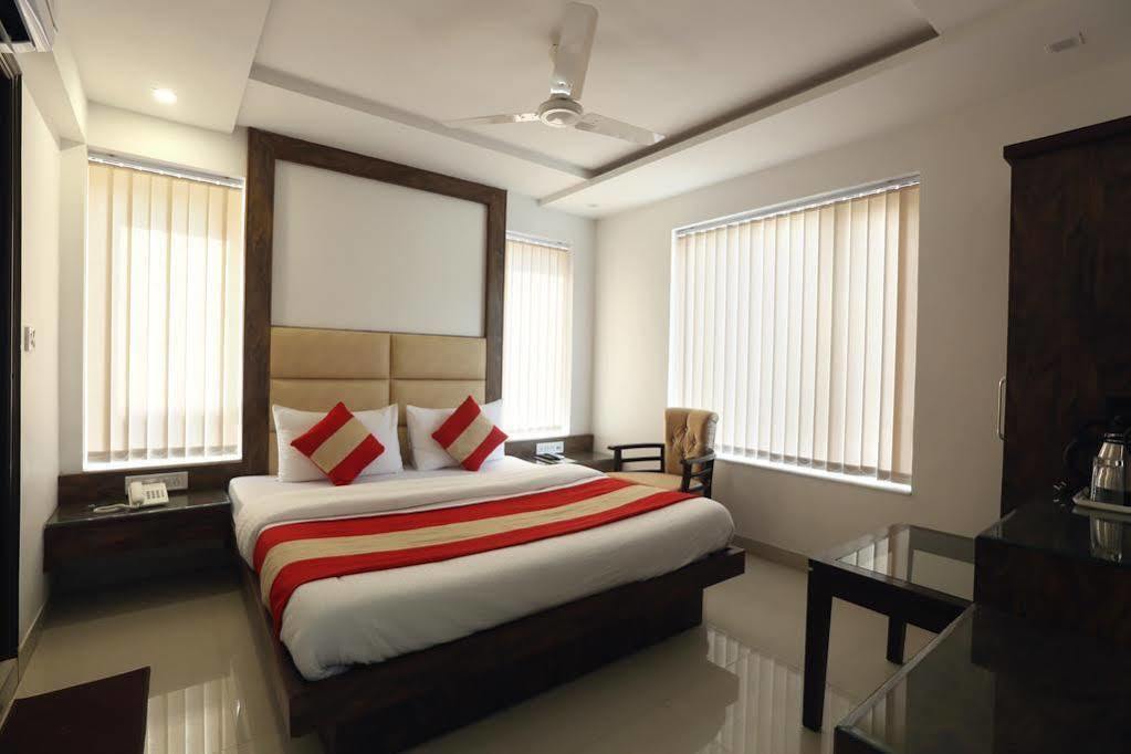 Omega Residency Hotel New Delhi Exterior photo