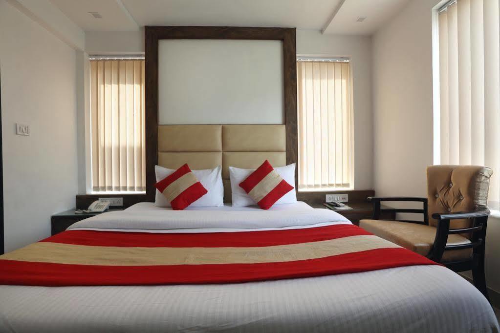 Omega Residency Hotel New Delhi Exterior photo